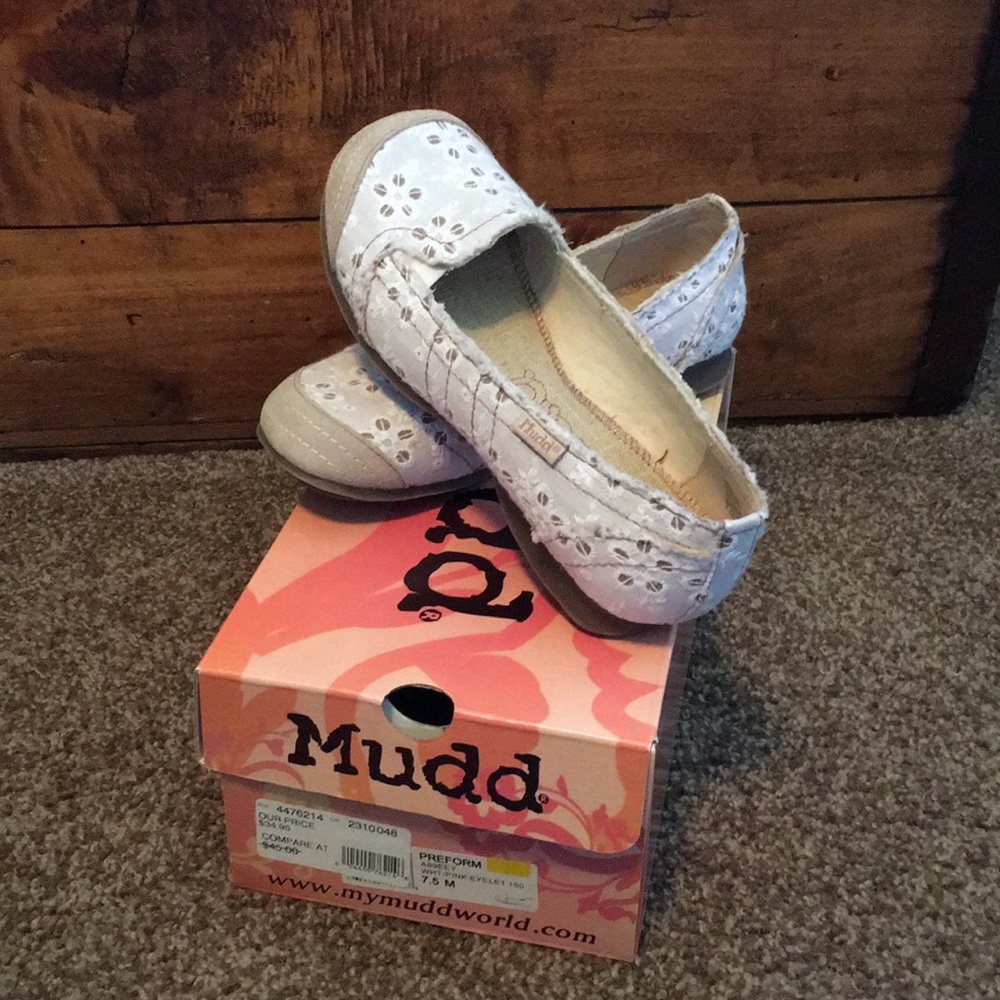 Mudd White Eyelet Shoes